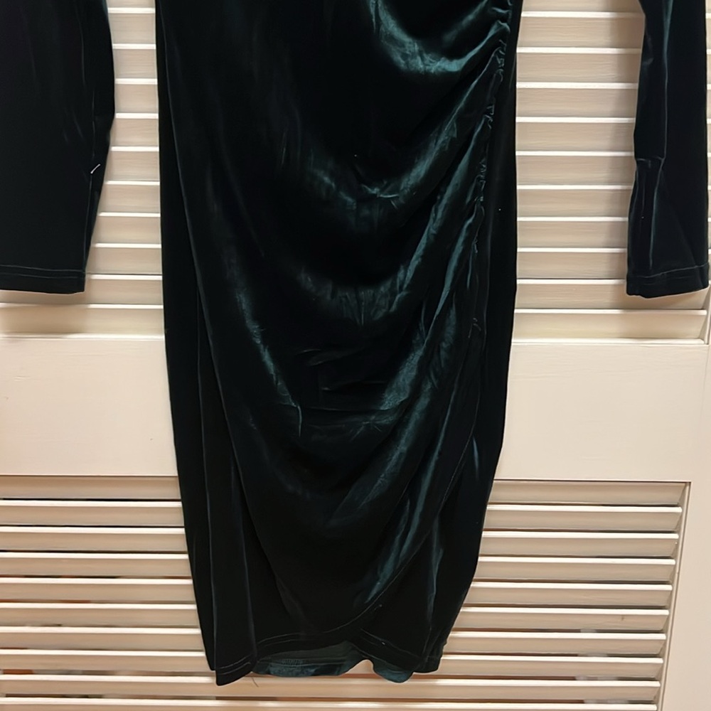 Huhot Velvet Cocktail Dress in Deep Green, Size Small, EUC - Picture 6 of 17